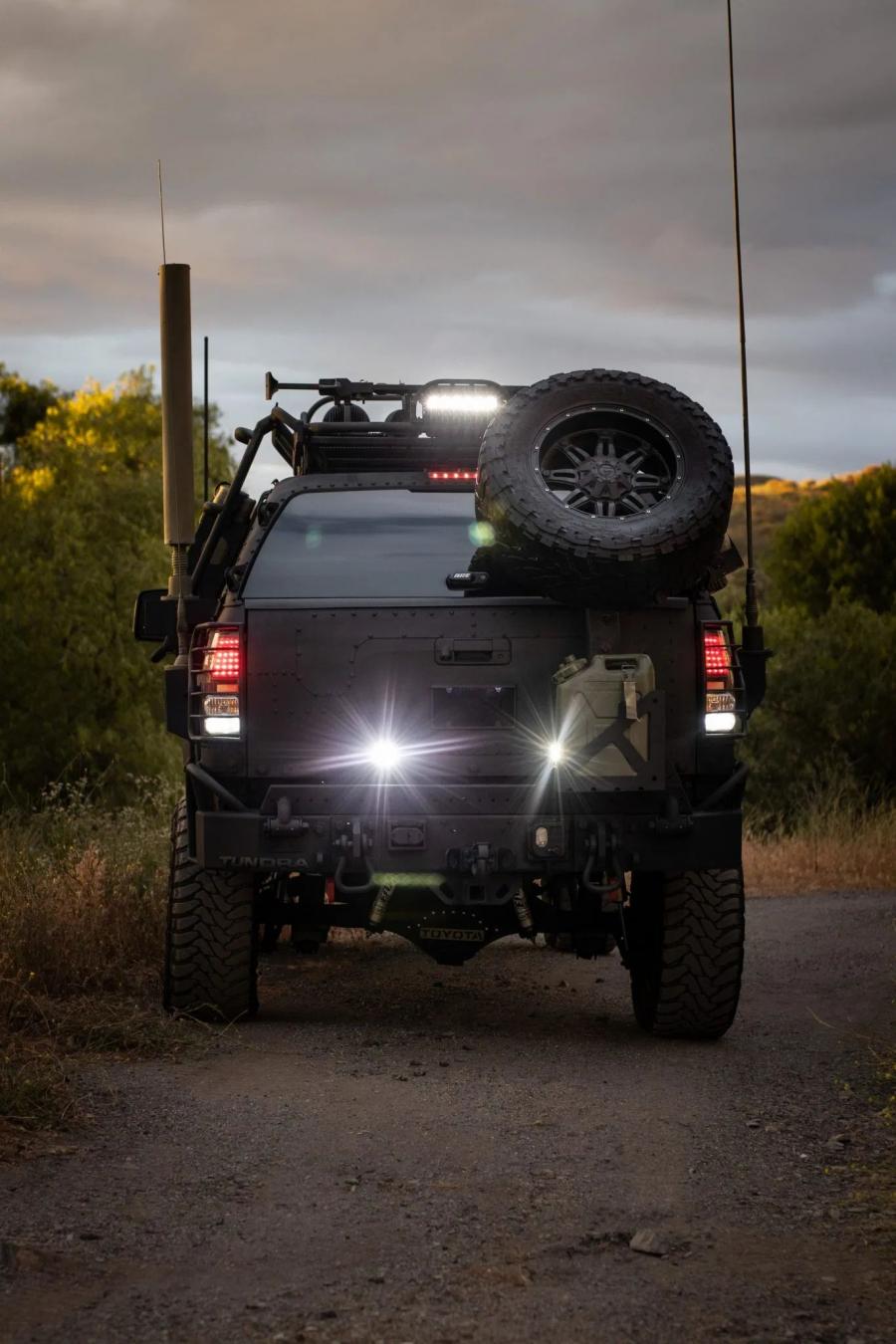  Toyota Tundra CrewMax 4x4 Zombie Apocalypse 2013 года  (фото 79 из 461)
